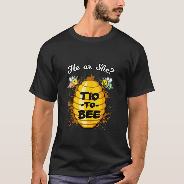 He Or She Tio To Bee Gender Reveal Announcement Ba T-Shirt (Front)
