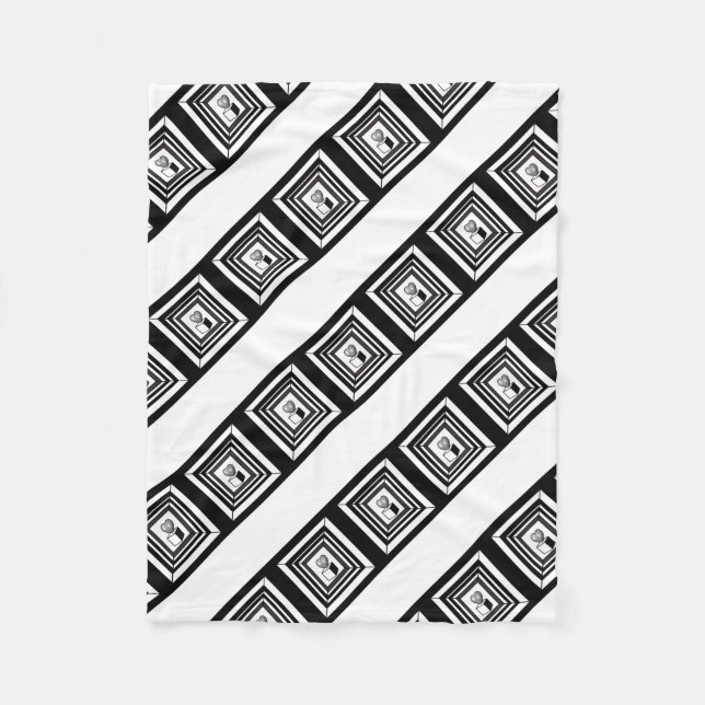 heart maze fleece blanket (Front)