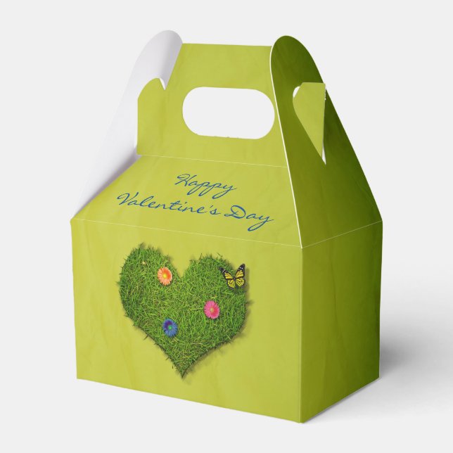 Heart-Shaped Lawn Flowers Butterfly Favor Box (Front Side)