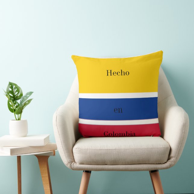 Hecho en Colombia Flag  Throw Pillow (Chair)