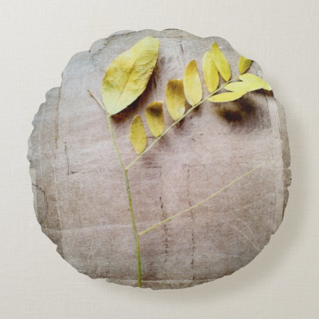 Herbarium V Round Pillow (Front)