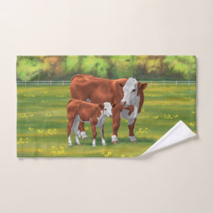 Hereford Cow & Cute Calf dans les pâturages d'été