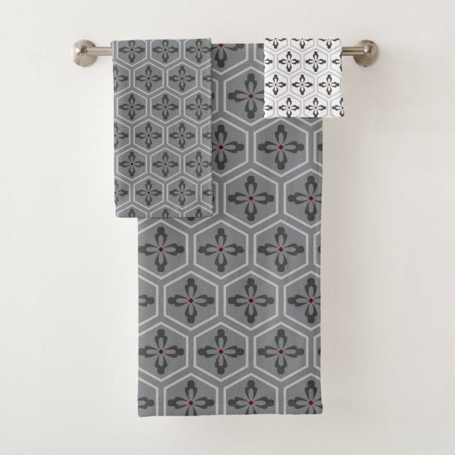 Hexagon floral bath towel set (Insitu)