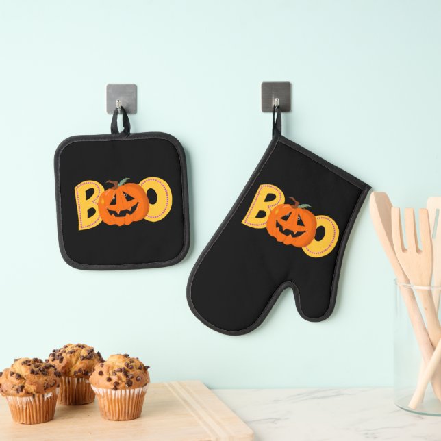 Hey Boo Cute Pumpkin Typography Drawing Art Oven Mitt & Pot Holder Set (Insitu(Hanging))