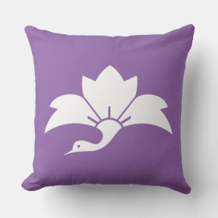 Hibitsuru Onihana Throw Pillow