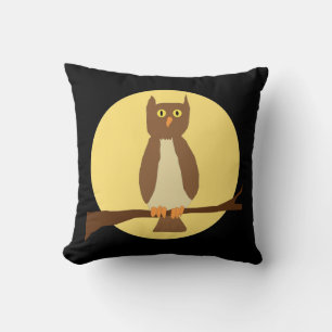 Hibou dans le coussin de la lune