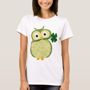 Hibou irlandais mignon avec le T-shirt de shamrock