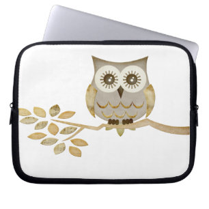 Hibou large de yeux dans le sac de l'électronique