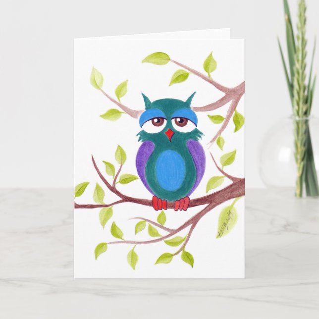 Hibou somnolent mignon sur une carte de voeux de (Devant)
