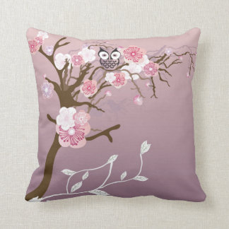 Hibou sur un coussin de MoJo d'Américain d'arbre