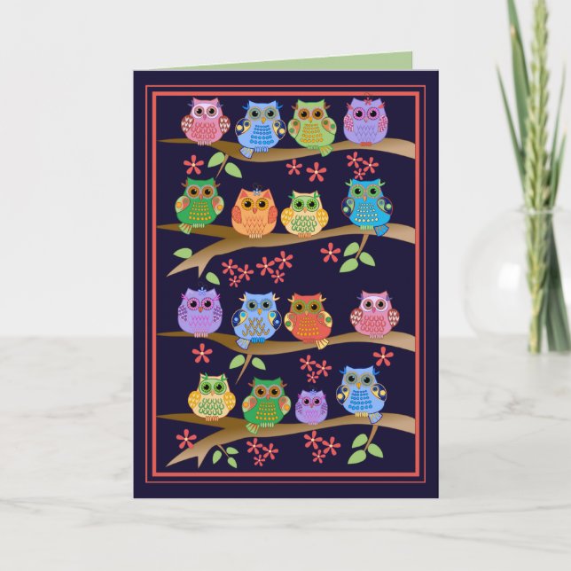 Hiboux sur la carte d'anniversaire mignonne des (Devant)