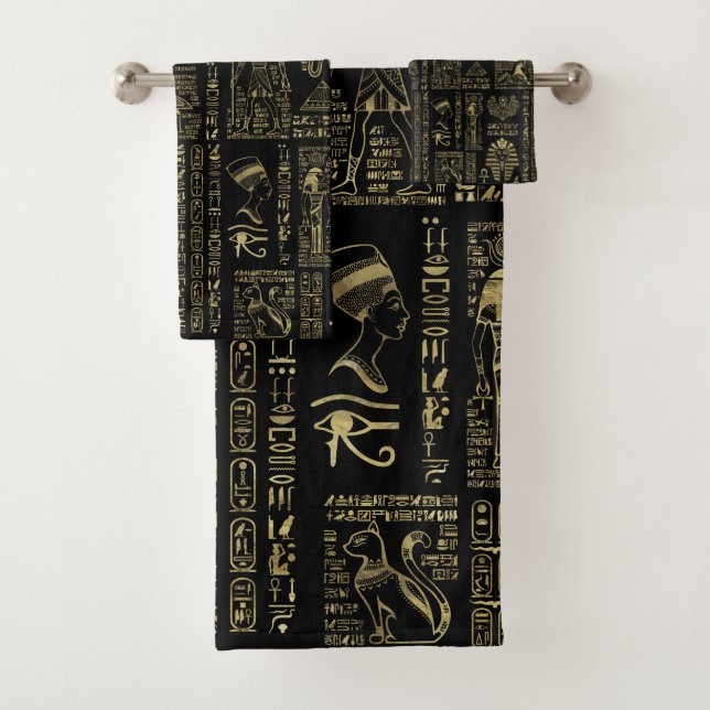 Hiéroglyphes et or égyptiens de divinités sur le (En situation)