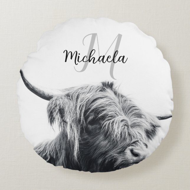 Highland cow portrait initial monogram black white round pillow (Front)