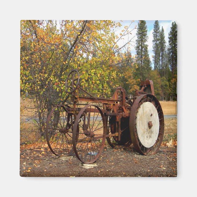 Historical tractor... magnet (Front)