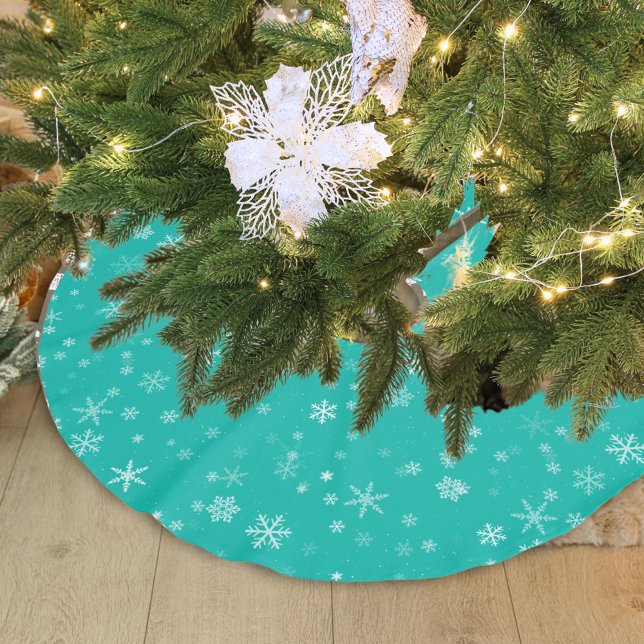 Holiday Green and White Snowflake Pattern Brushed Polyester Tree Skirt (Creator Uploaded)