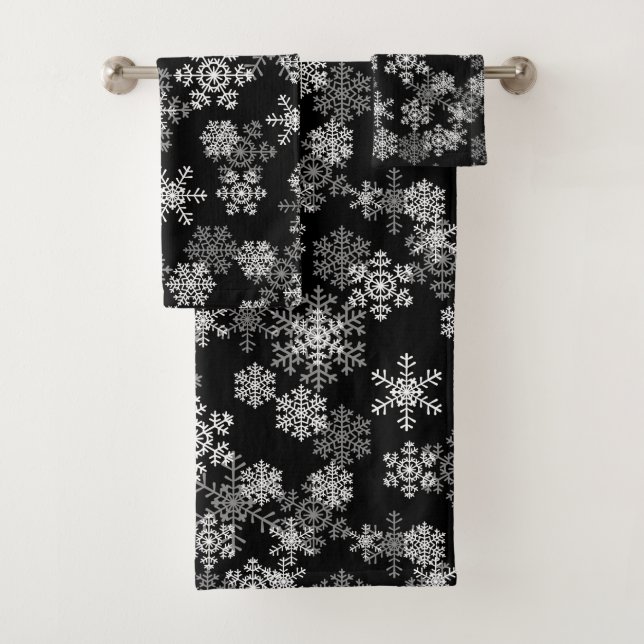 Holiday Snowflakes Bath Towel Set (Insitu)