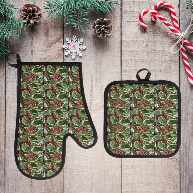Holly Leaves and Red Berries Botanical Oven Mitt & Pot Holder Set (In Situ Holiday)