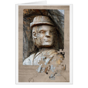 Homme avec le casquette découpé en bois