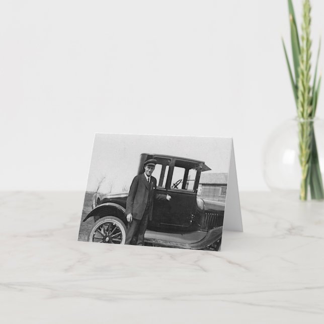 Homme de style antique avec voiture (Devant)
