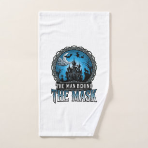 Homme derrière le masque Halloween maison hantée s