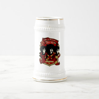 Hommes dans la tasse de bière d'écharpes