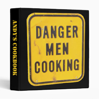 Hommes de danger faisant cuire le classeur de