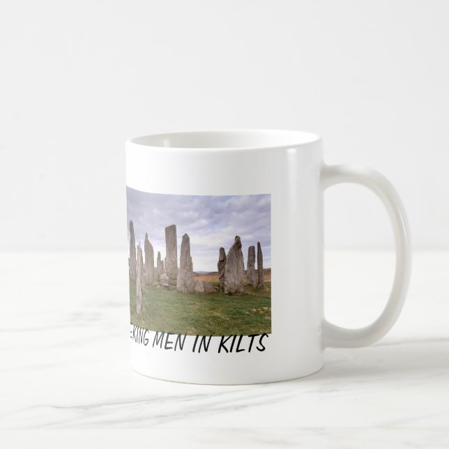 "Hommes de recherche tasse de café dans kilts" (Droite)