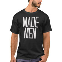 Hommes faits T-shirt dans le noir