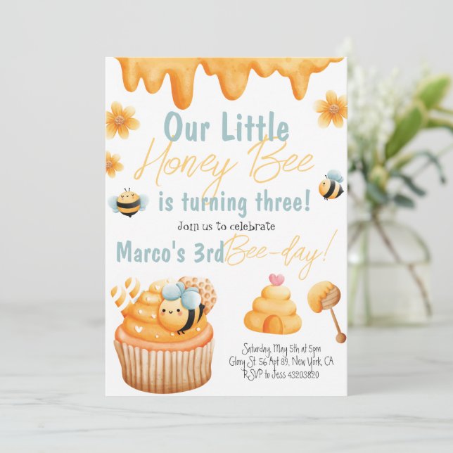 Honey Bee First Bee day Invitation Anniversaire (Debout devant)