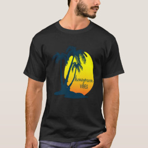 Honeymoon Vibes Beach Palm Tree After Wedding Vaca T-Shirt
