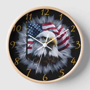 Horloge Aigle Majestueux À Bald Avec Drapeau Américain