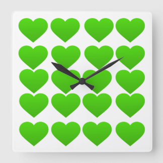horloge aux coeurs verts