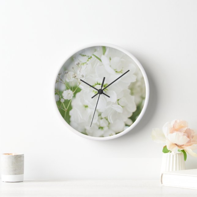 Horloge Belles fleurs blanches par Ava (Maison)