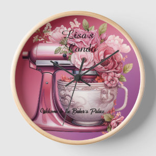 Horloge Bienvenue chez Baker's Palace Pink Stand Mixer Ros