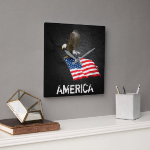 Horloge Carrée Aigle chauve avec drapeau sur noir