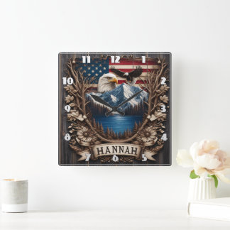 Horloge Carrée Aigle survolant les montagnes et drapeau américain