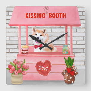 Horloge Carrée Akita Chien Valentine's Day Kissing Booth