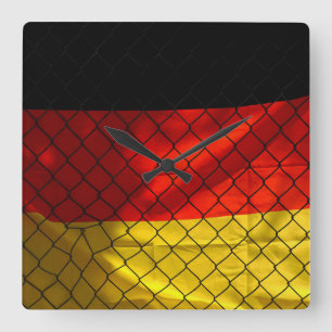 Horloge Carrée Allemagne Drapeau derrière la clôture de lien de c