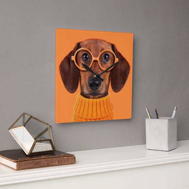 Horloge Carrée Animaux de bébés cutest | Chandail orange Dachshun (Bureau)