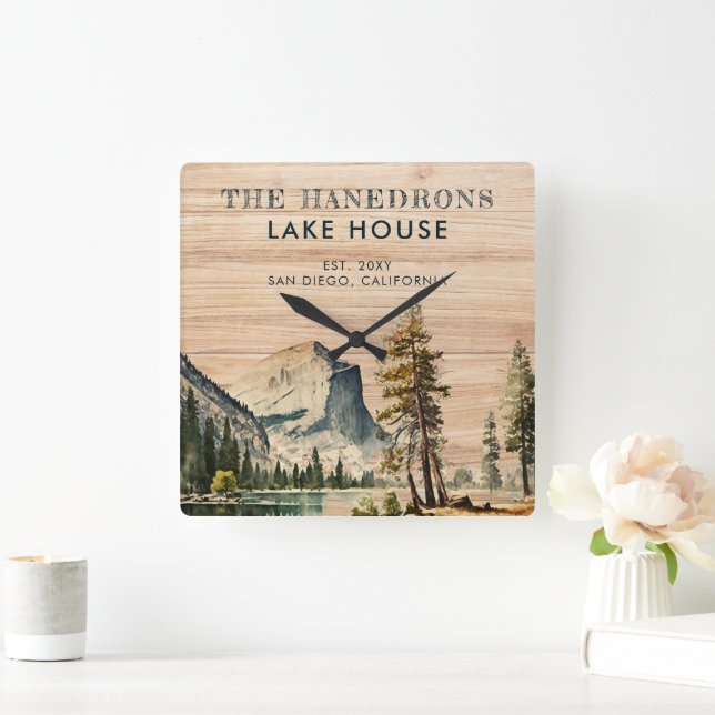 Horloge Carrée Aquarelle Rustic Lake House Nom de famille à thème (Maison)