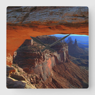 Horloge Carrée Arc de Mesa à Sunrise, Utah