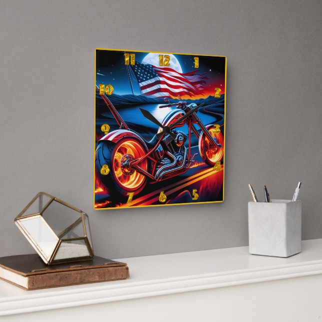 Horloge Carrée Balade en moto sous la lune avec drapeau américain (Bureau)