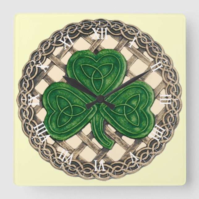 Horloge Carrée Beige Shamrock and Celtic Knots Roman Numeral Cloc (Recto)