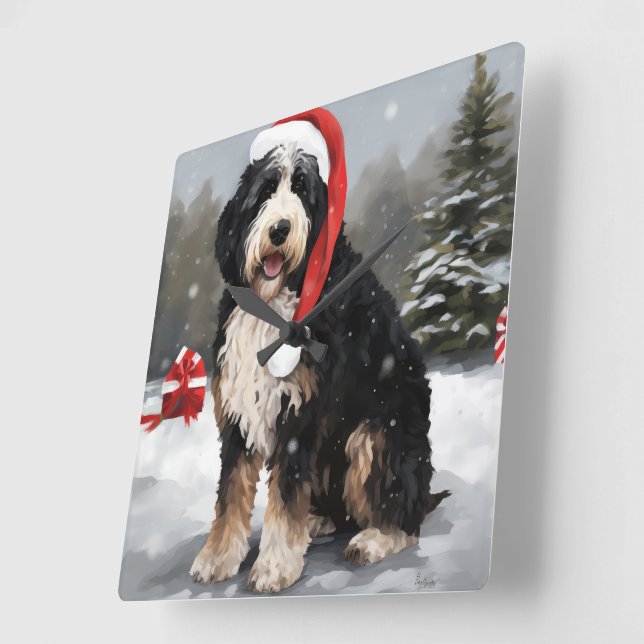 Horloge Carrée Bernedoodle Chien dans Noël de neige (Angle)