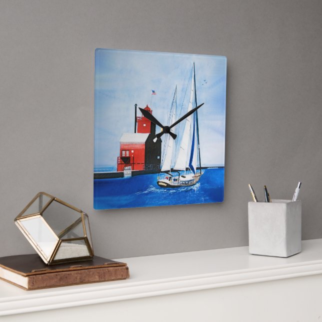 Horloge Carrée Big Red Michigan Lighthouse and Sailboat (Bureau)