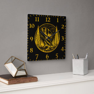 Horloge Carrée Bison debout fièrement dans un paysage naturel