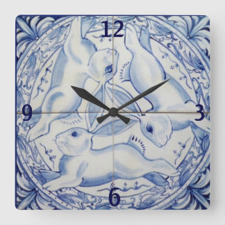 Horloge Carrée Bleu et blanc Lapin Lapin Trois Hares Carrelage Dé