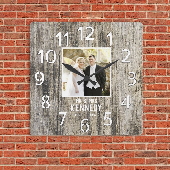 Horloge Carrée Bois rustique 5e anniversaire Mariage Photo (Rustic Wood 5th Wedding Anniversary Photo Square Wall Clock
)