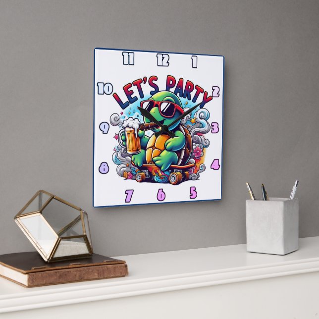 Horloge Carrée Boissons de tortue sur un skateboard ! (Bureau)