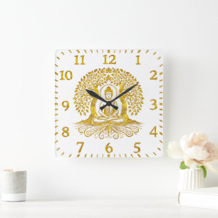 Horloge Carrée Bouddha D'Or Méditant Parmi Les Arbres